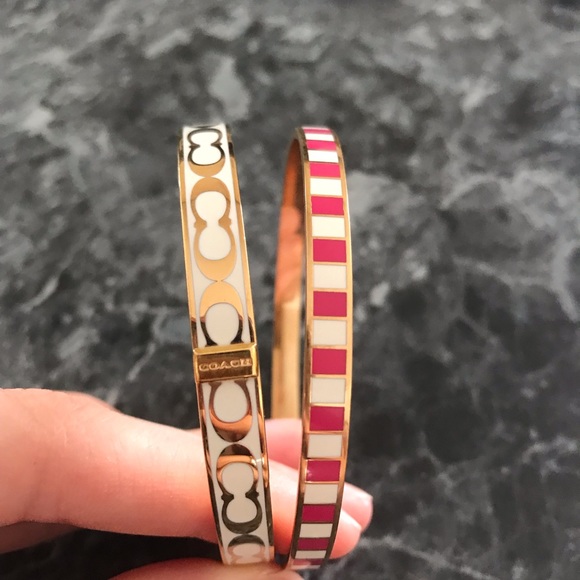 Coach. Set of 2 bangle bracelets. Pink and gold - Picture 2 of 3